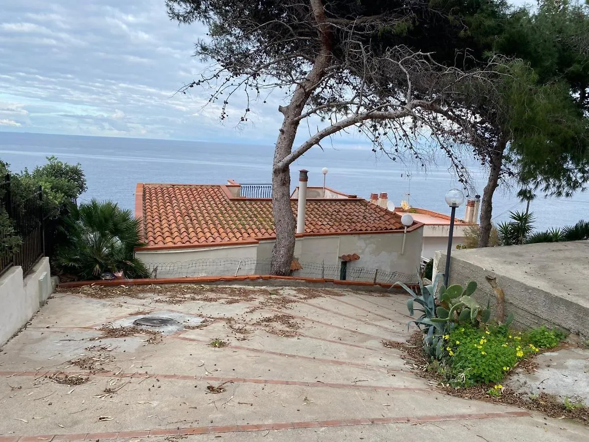 Vila Amuni Al Mare Bagheria 0*,